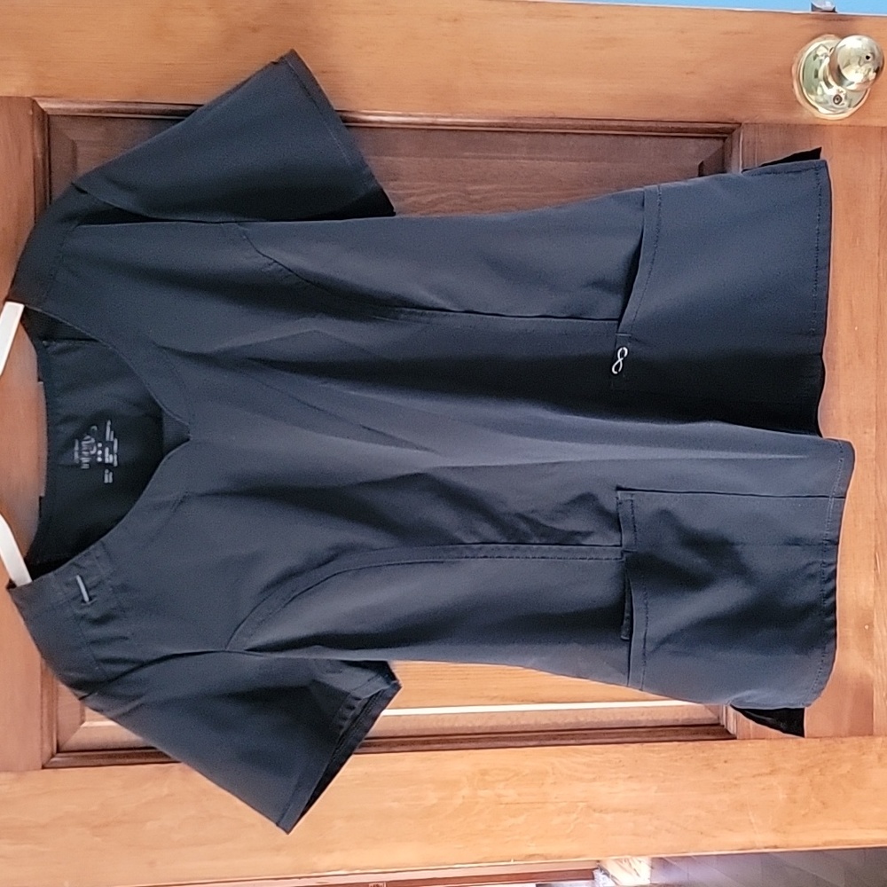 Cherokee infinity M black scrub top